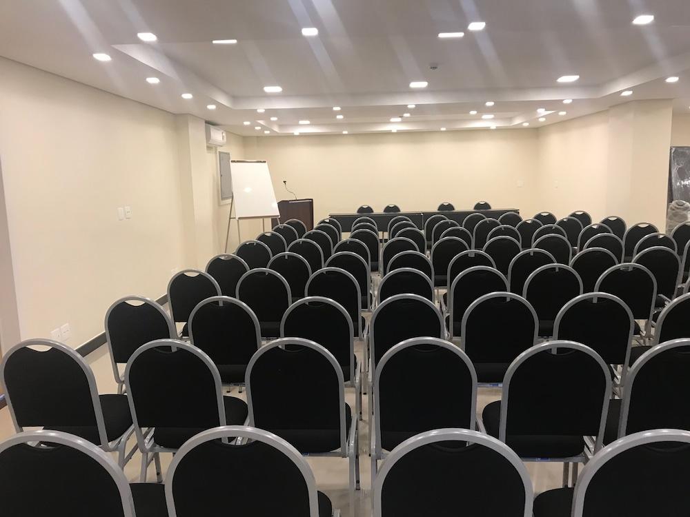 גווארולוס Hotel Domani מראה חיצוני תמונה